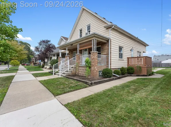 2483 10th St, Wyandotte, MI 48192