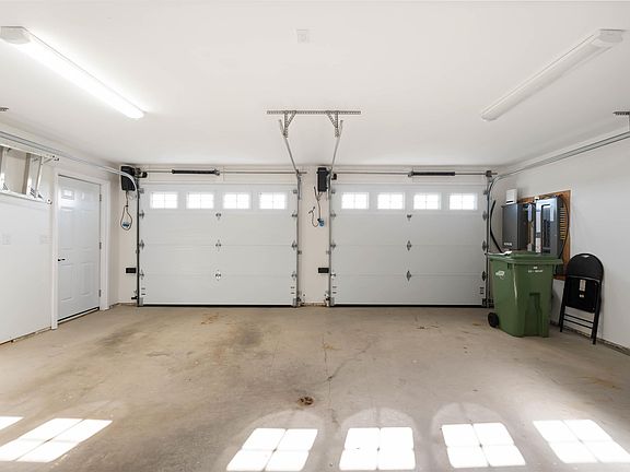 5th image of 2313 Davidson St