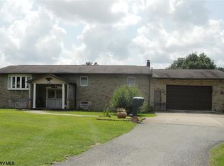 98 Hickory Heights Dr, Clarksburg, WV 26301