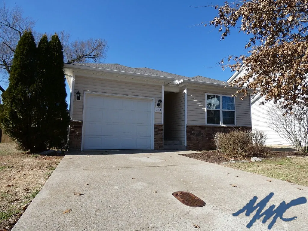 3 bed, 2.0 bath, 1133 sqft, $1,775 — Photo 2