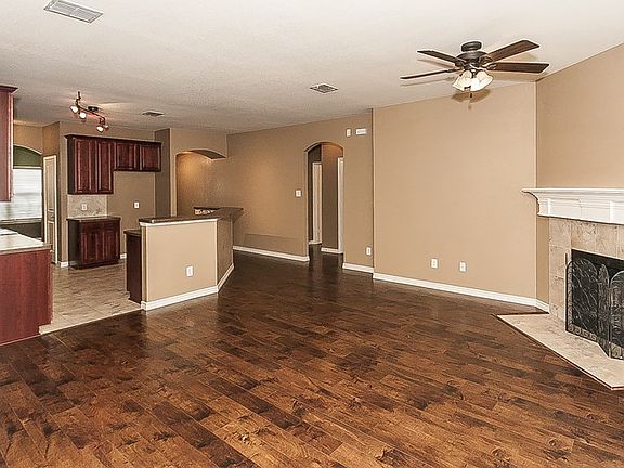 5th image of 417 Dempster Ct