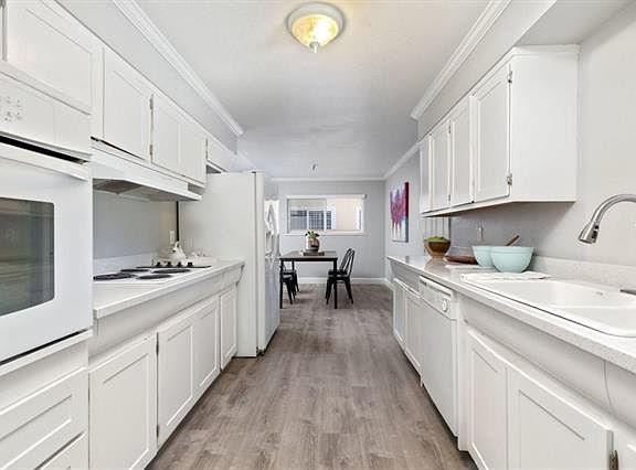 4th image of 2610 Meridian Ave