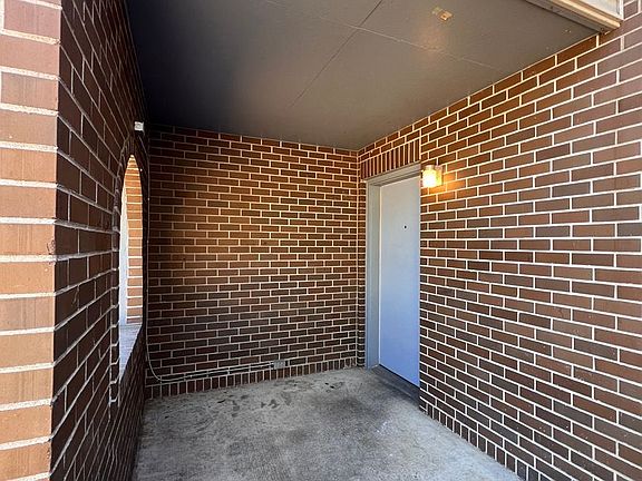 3rd image of 1010B NE 142nd Ave #0