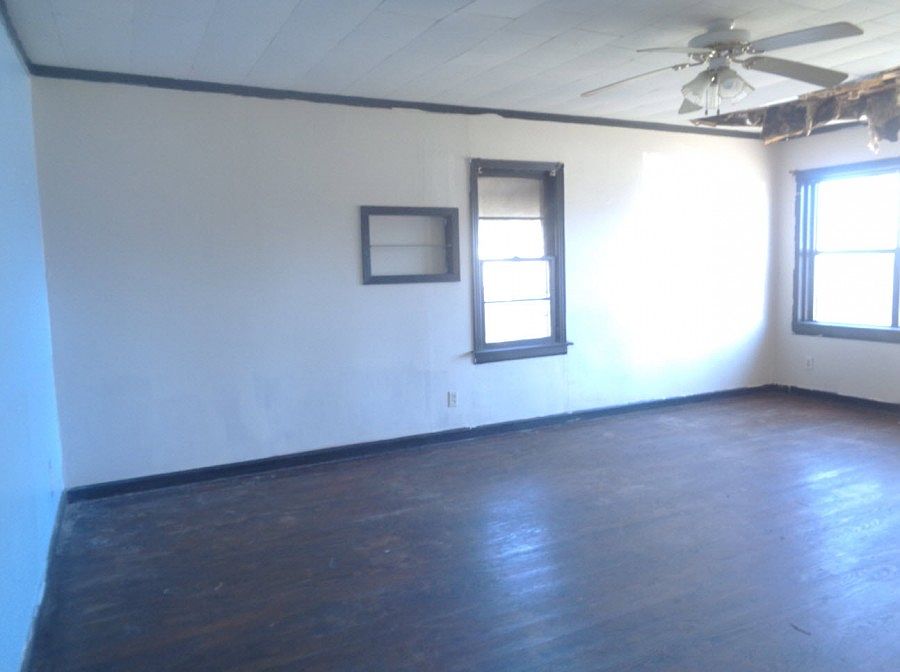 2nd image of 1008 Rector Rd