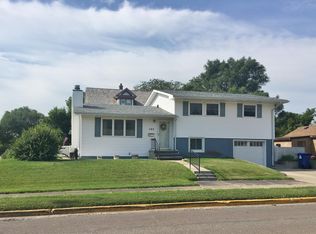 123 E Elizabeth St, Pierre, SD 57501