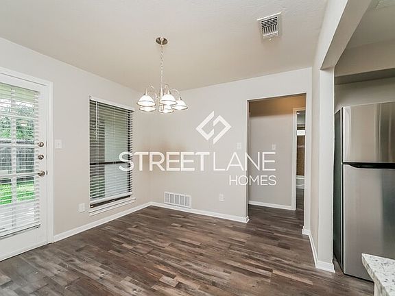 5th image of 2229 Woodview Dr