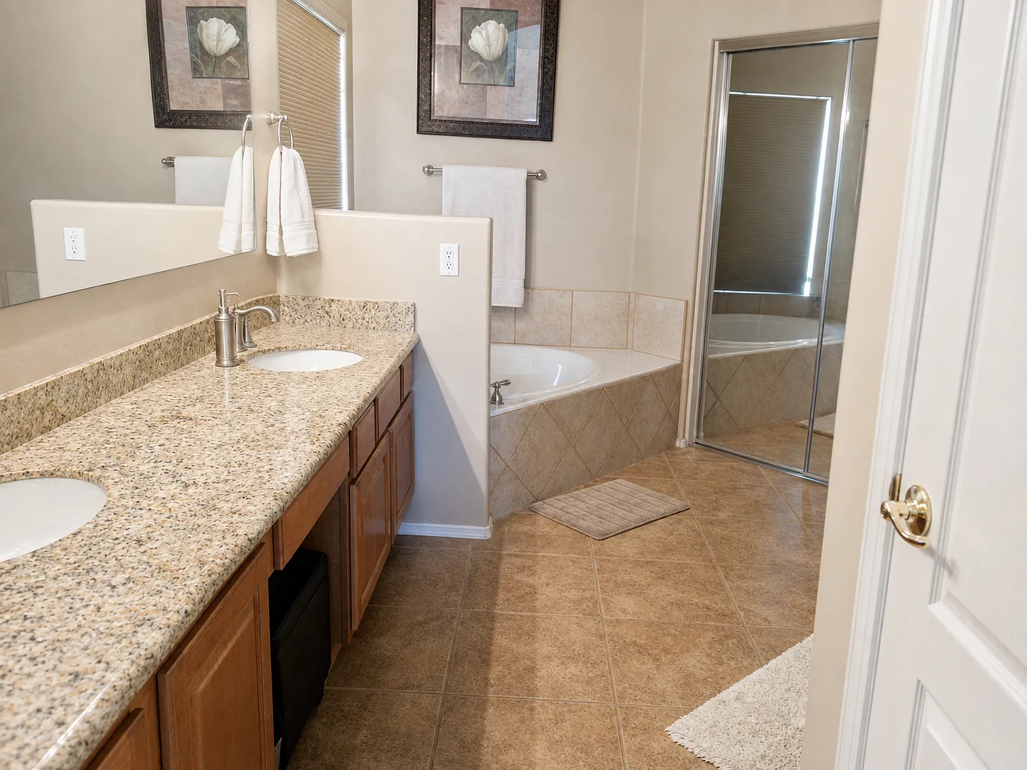 4 bed, 2.5 bath, 2866 sqft, $3,000 — Photo 3