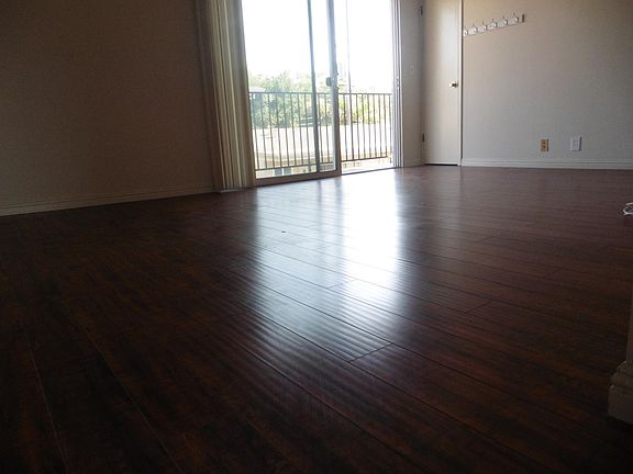 4th image of 200 Avery Ln #6