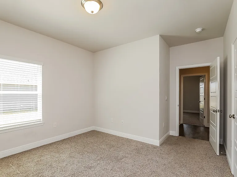 110 London Cir — Photo 12