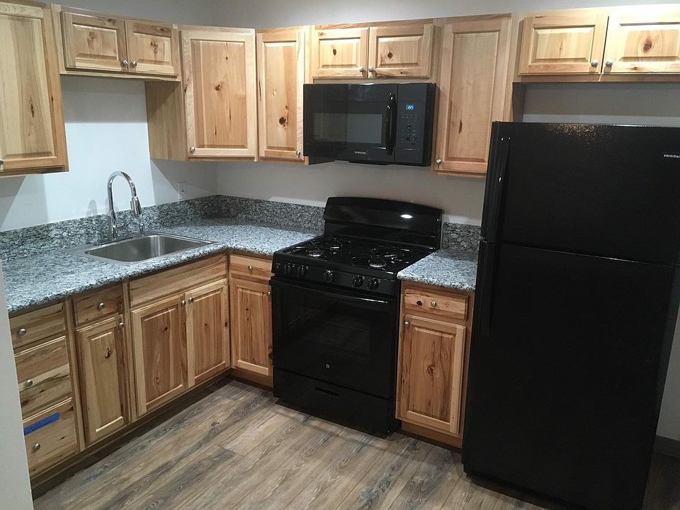 2nd image of 1032 4th St