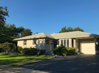 44 Richfield St, Plainview, NY 11803