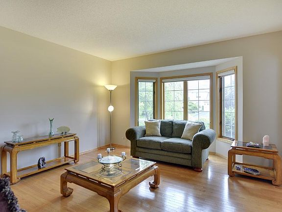4th image of 3970 Black Oaks Ln N