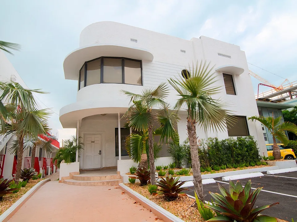 9048 Collins Ave #129