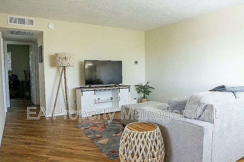 2nd image of 1217 Chelwood Park Blvd NE Unit D
