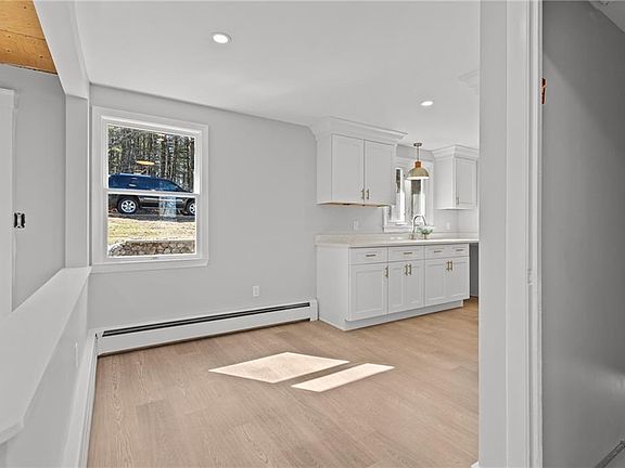 3rd image of 689 Knotty Oak Rd