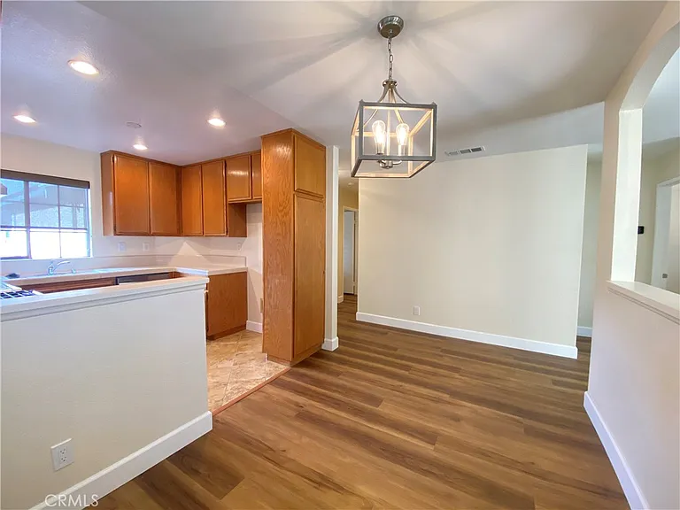 1084 Jacaranda Rd — Photo 3