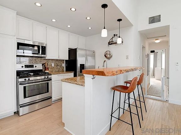 4th image of 4346 Campus Ave Unit 204