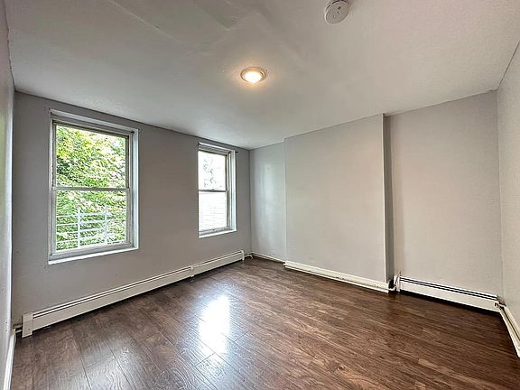 3rd image of 364 Bergen Ave #3B