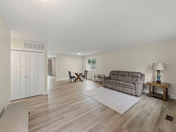 2nd image of 306 Drake Ct