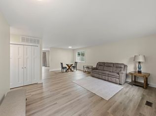 306 Drake Ct, Bolingbrook, IL 60490