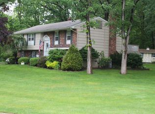 9 Robert Rd, Towaco, NJ 07082