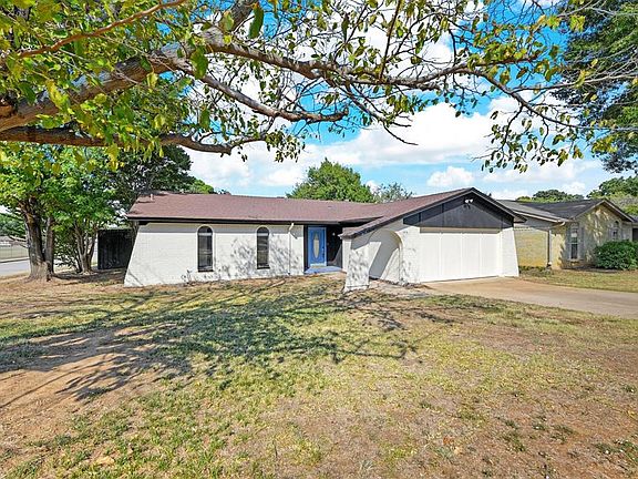 3rd image of 614 Dogwood Cir