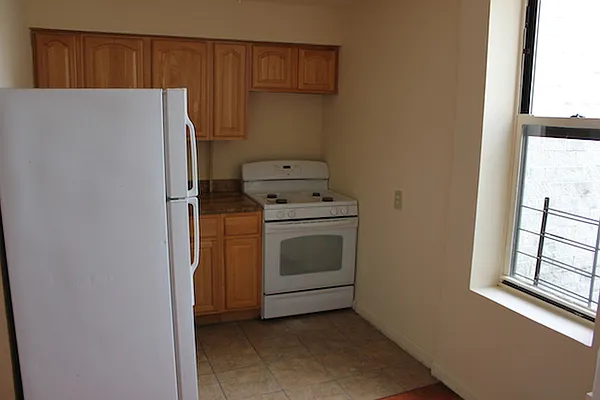 Rented by Capri Jet Realty Corp | media 9