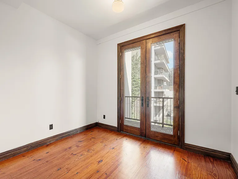 235 Kent Ave #4R — Photo 3
