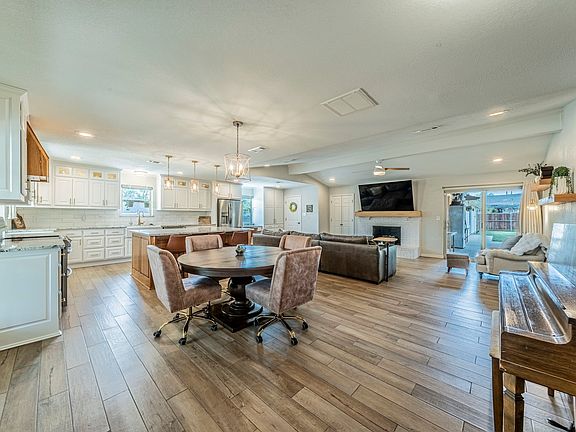 2nd image of 210 Bexar Dr