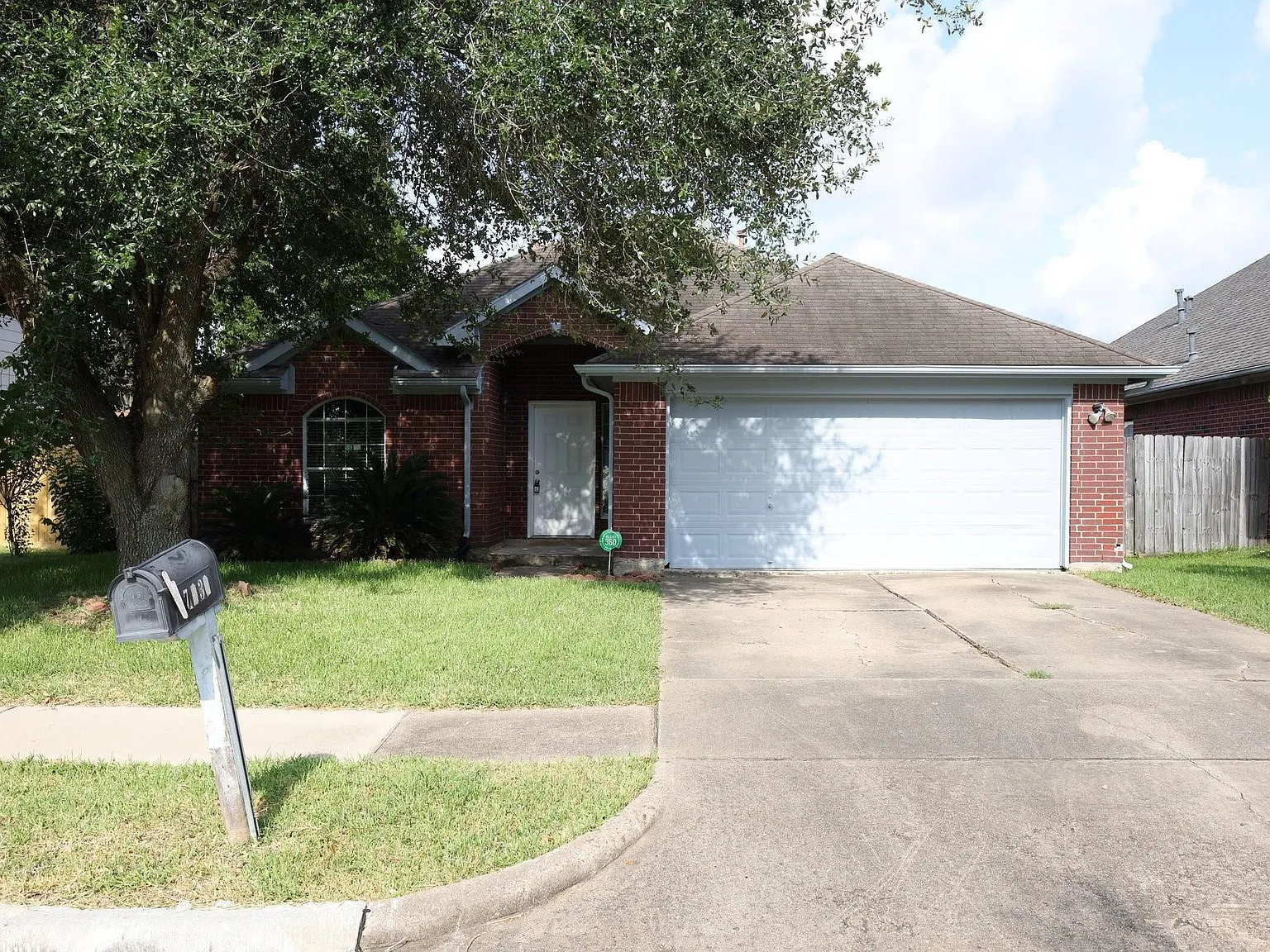 3 bed, 2.0 bath, 1844 sqft, $1,800 — Photo 1