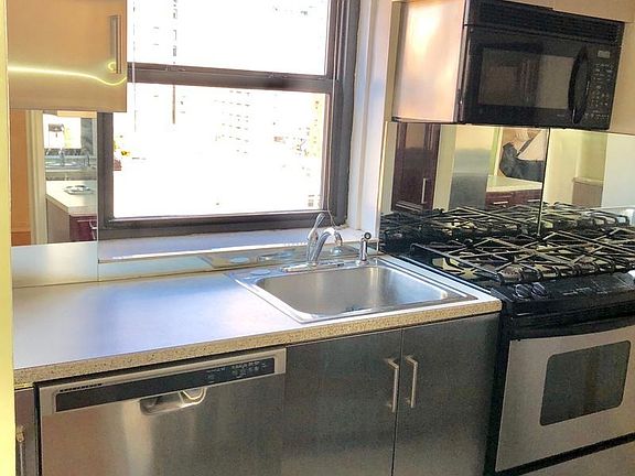 4th image of 150 E 56th St APT 12B