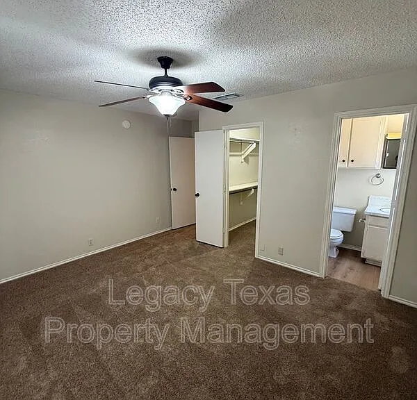 1118 N Nolan River Rd #A — Photo 1