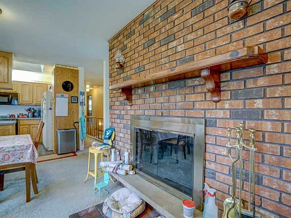 5th image of 1727 Oakview Dr