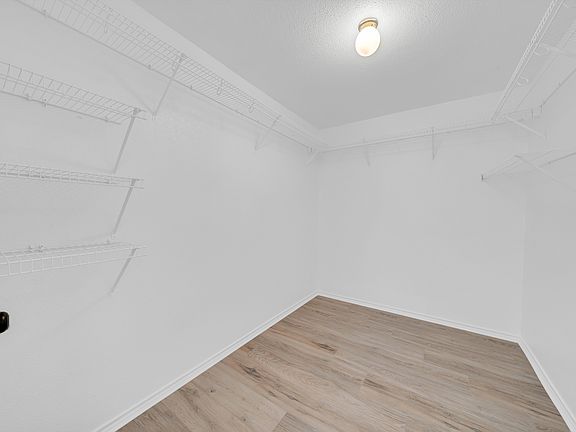 2nd image of 13307 Concordia Oak