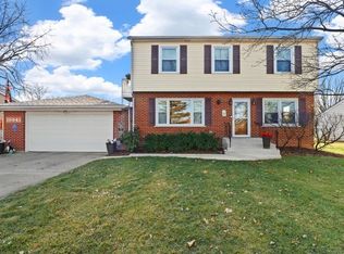 10941 Liberty Grove Dr, Willow Springs, IL 60480