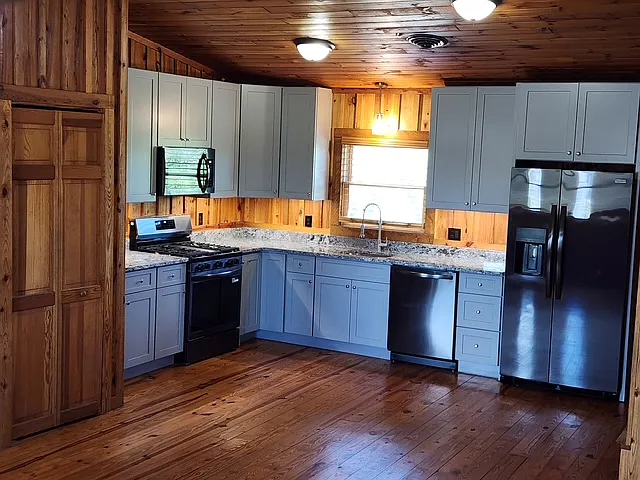 83 Glenn St #202 — Photo 7