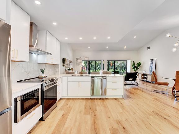 3rd image of 1085 NW 20th Avenue