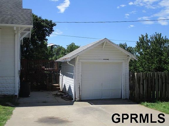 3rd image of 1127 D St