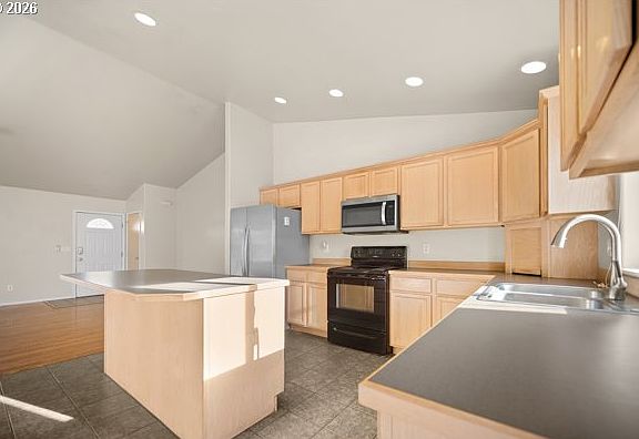 5th image of 114 18th St