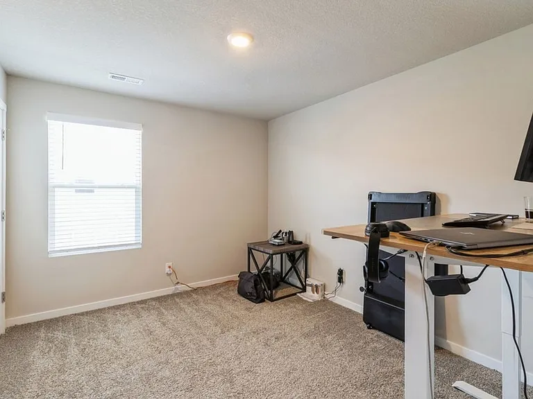 3220 NW Greenwood St — Photo 12