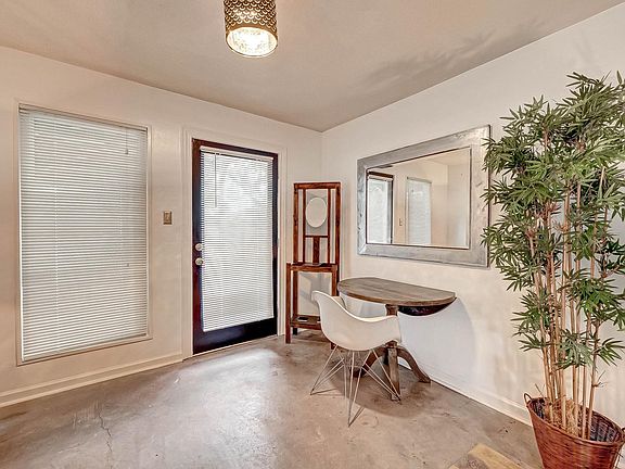 2nd image of 6018 Berendo St #B