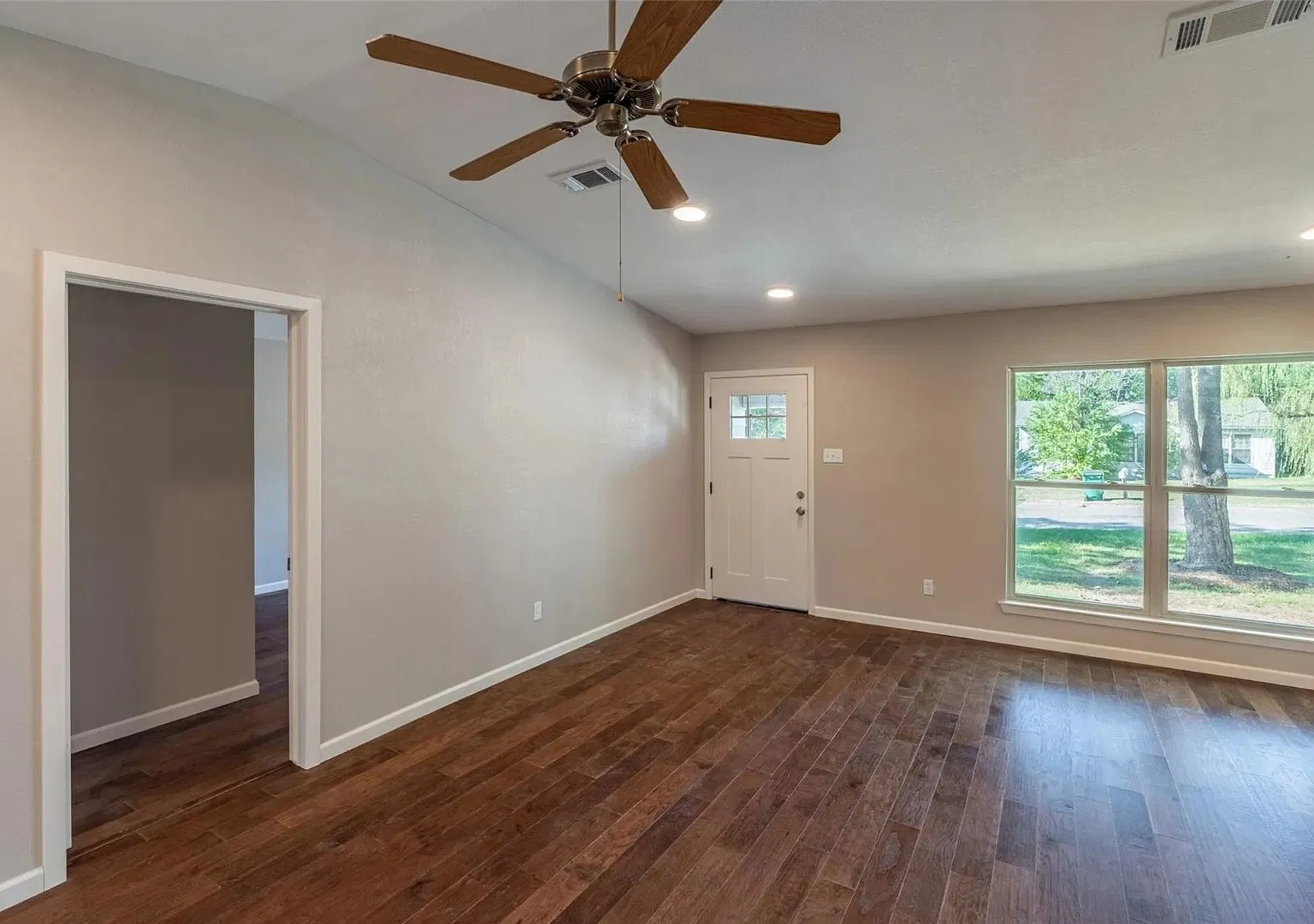 Spacious 4-Bed Home with Fenced Yard, Porch & Patio in Greenville Minutes to I-30 — Photo 4