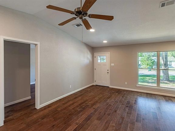 4th image of 3105 Mitchell St