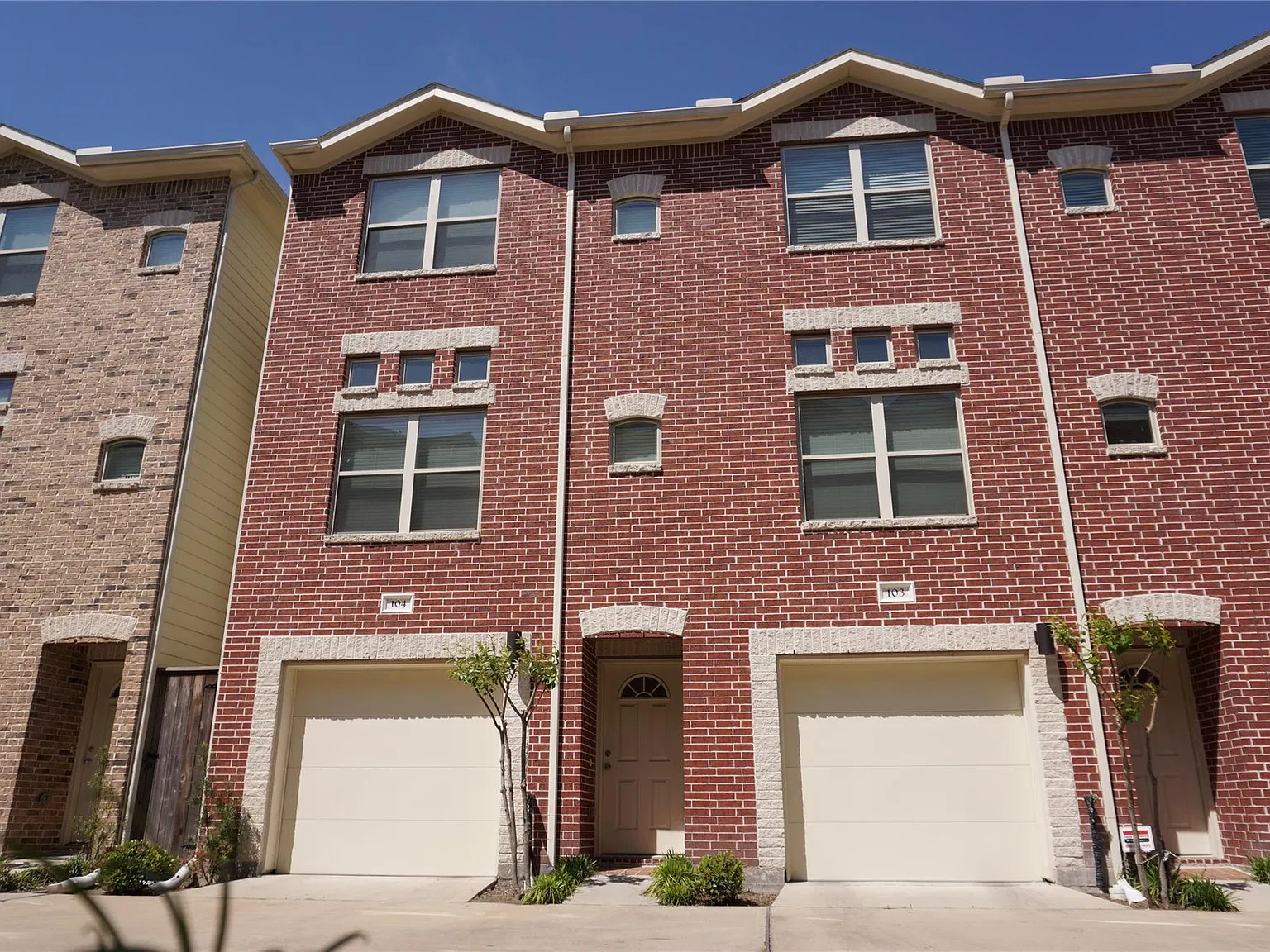 2710 Hullsmith Dr — Photo 2