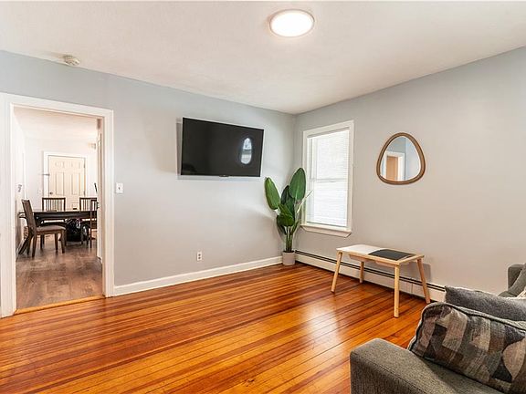 4th image of 131 Roma St