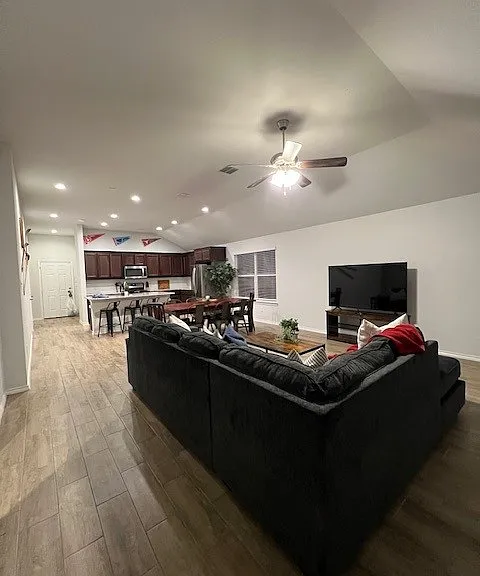 2826 Hudson Dr — Photo 2