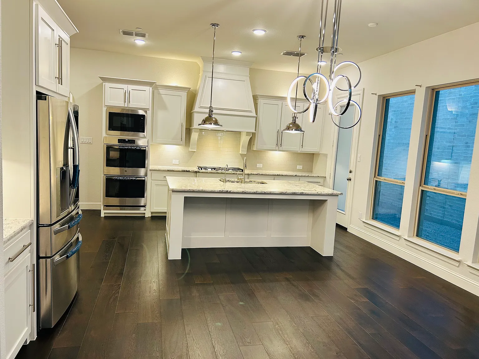1045 Drew Ln — Photo 3