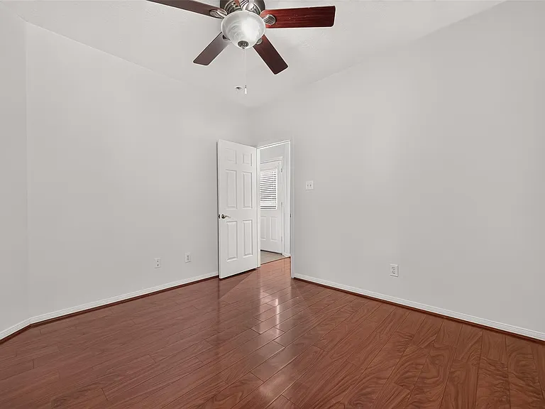 10802 Warner Hollow Ct — Photo 26