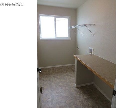 Laundry up w/folding table