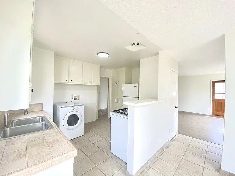 1822 Bath St — Photo 4